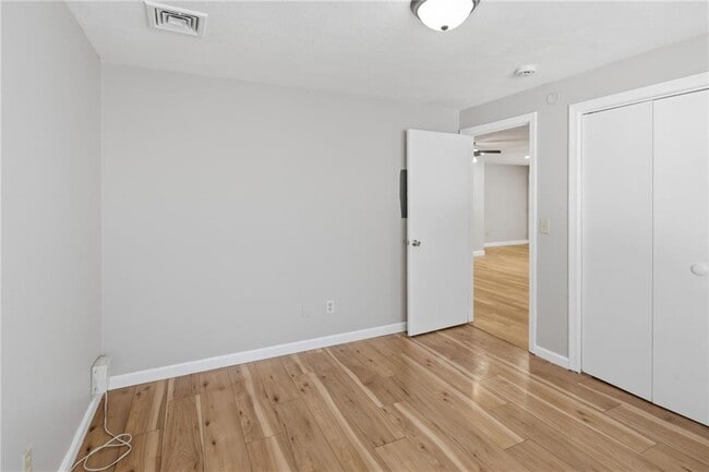 Building Photo - 18 Joseph St