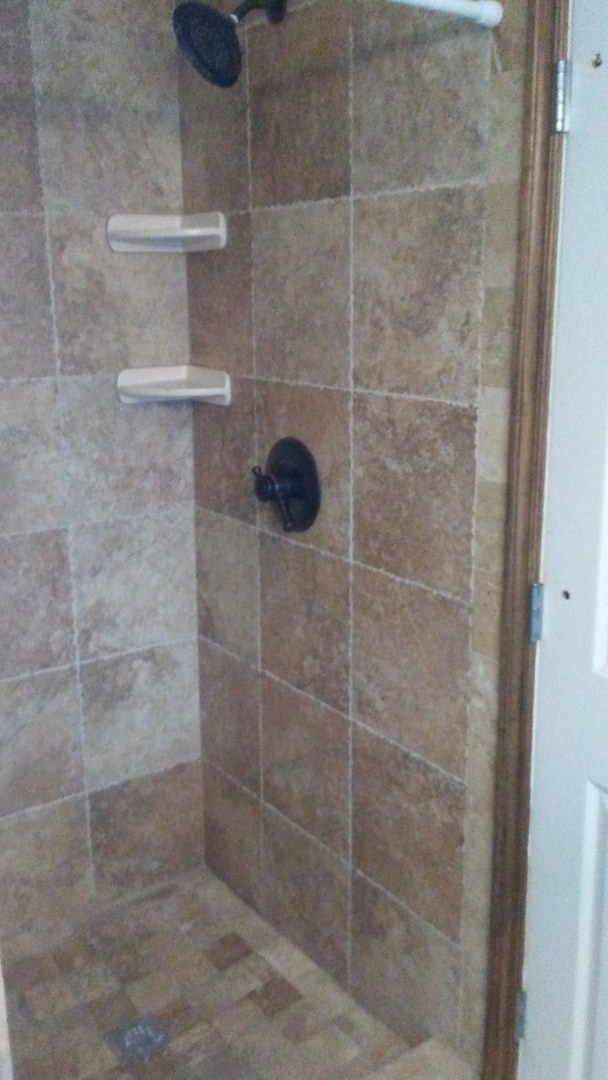 Building Photo - PRE-LEASING FOR FALL. 3 bed, 2 bath, 2 car garage home in Woodcreek Addition!