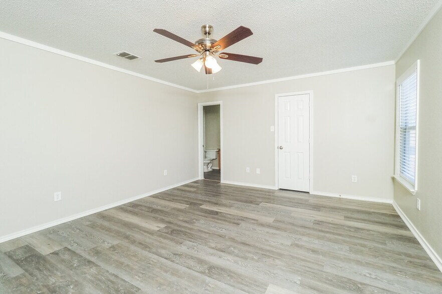 Building Photo - 10116 Chapel Glen Ter