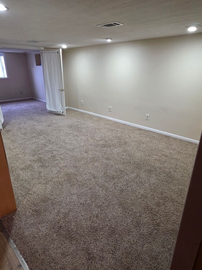 Building Photo - 4 Bedroom | 2 Bathroom | 1 car garage | Fully Fenced Yard | Great Location