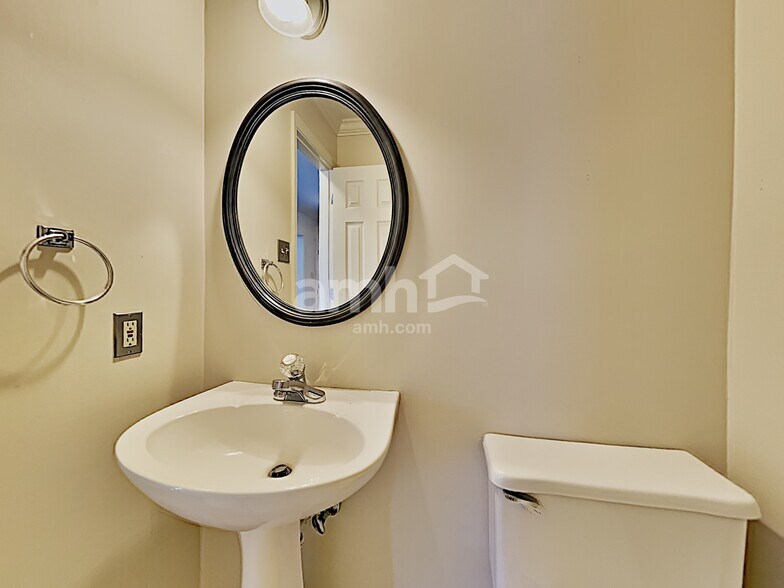 Building Photo - 10225 Highgate Cir