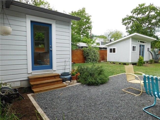 Building Photo - 304 Nelray Blvd