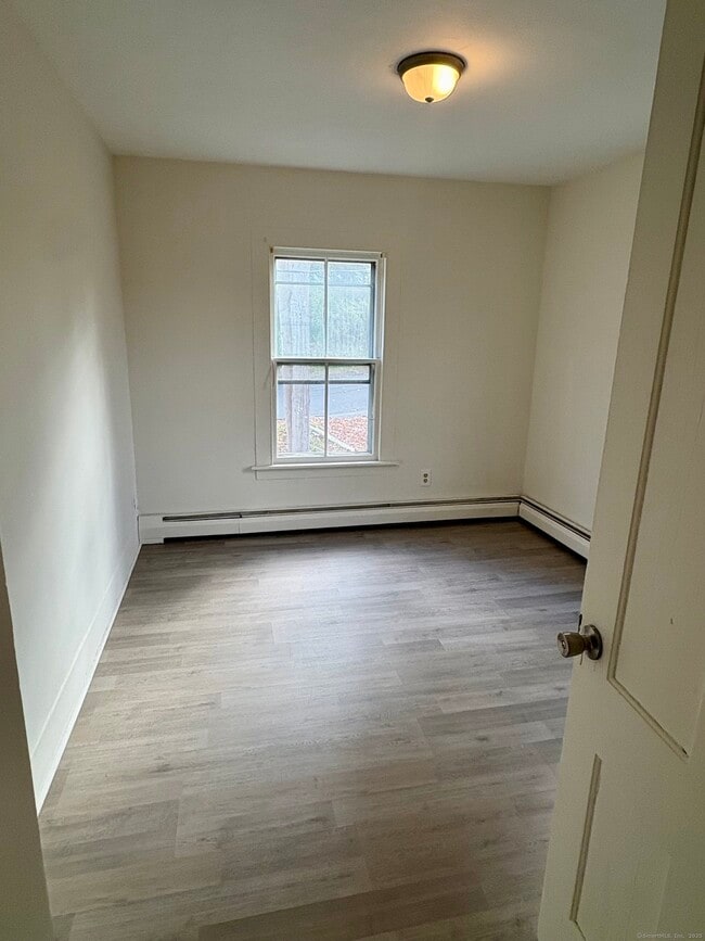 Building Photo - 227 Railroad St