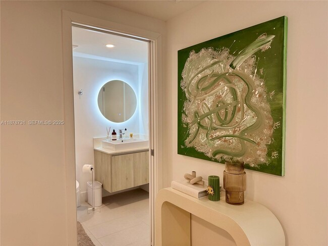 Building Photo - 13800 Highland Dr