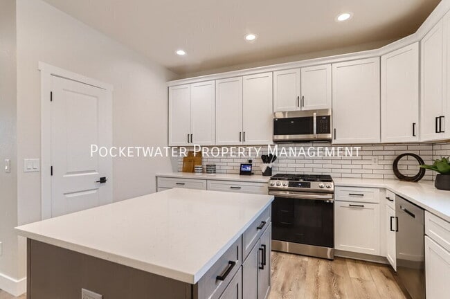 Building Photo - 1331 Baker St