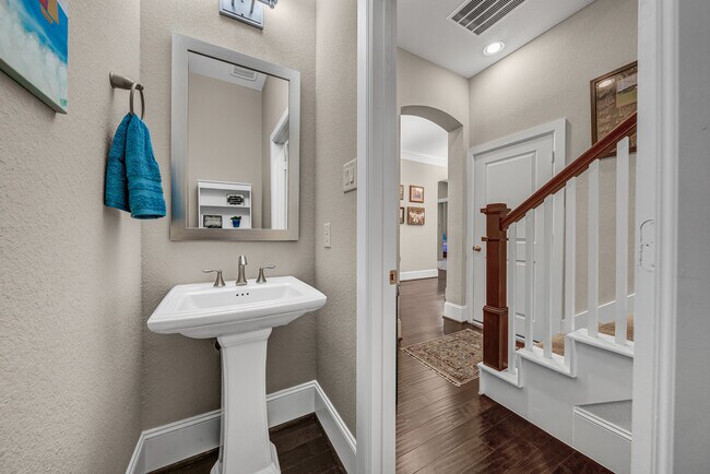 Building Photo - 2603 Hailes Ct