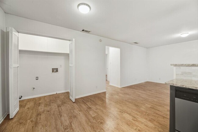 Building Photo - 2303 Rachael Ct