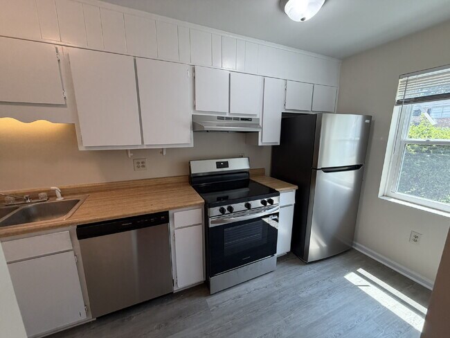 Building Photo - Townhouse for Rent