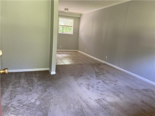 Building Photo - 4077 Pine Valley Rd