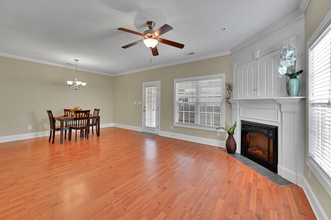 Building Photo - 2401 Dovedale Ct