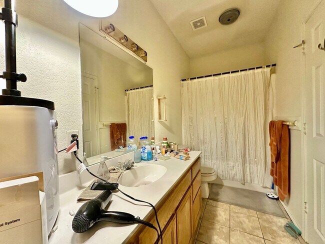 Building Photo - 1318 James Ave