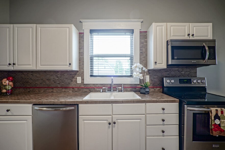 Kitchen - 17 N Randolph St