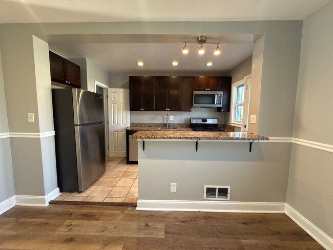 Building Photo - Three-Bedroom Home In Essex