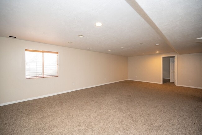 Building Photo - Beautiful Home in West Jordan!