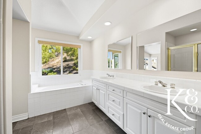 Building Photo - Immaculate 4-Bedroom Home in Sought-After ...