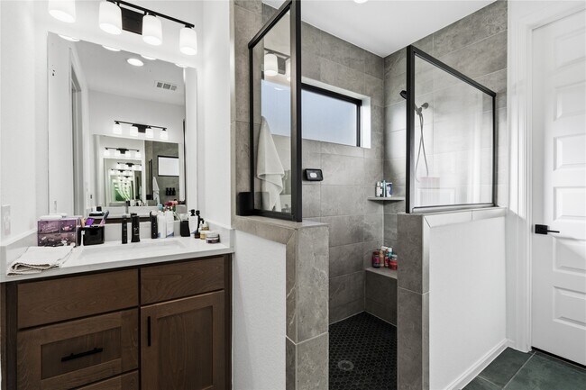 Building Photo - 2427 Mount Healy Ct