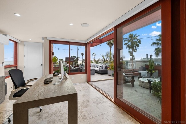 Building Photo - 257 Playa Del Sur St
