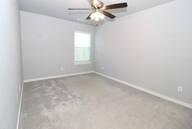 Building Photo - 427 Wagon Wheel Ave