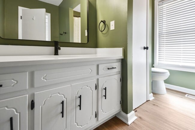 Building Photo - Pet Friendly Four Bedroom!
