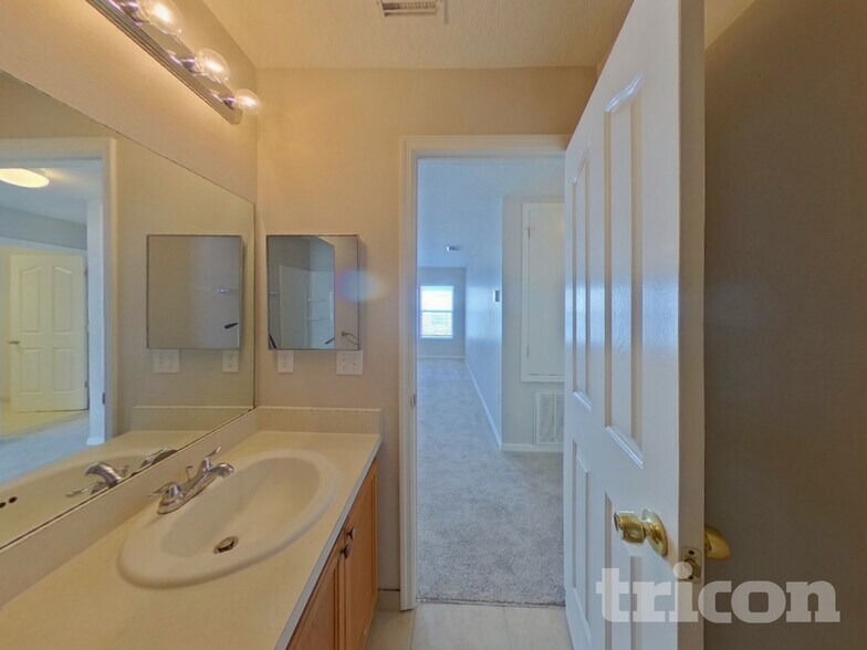 Building Photo - 19706 Timberbluff Dr