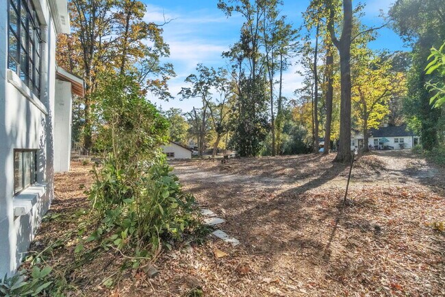 Building Photo - Beautifully Maintained 3BR/1BA Residence Near Downtown Spartanburg