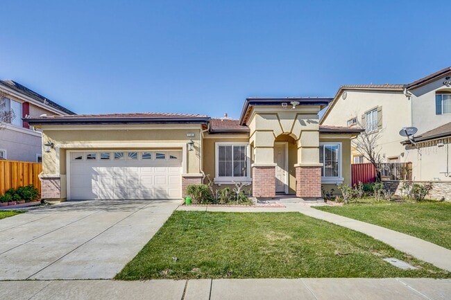 Primary Photo - Spacious 3 Bedroom, 2 Bathroom Home with D...