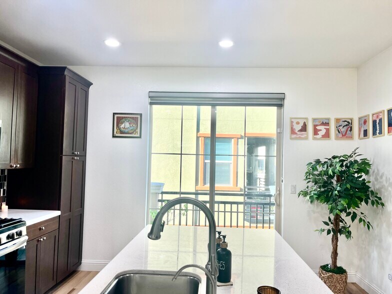 Building Photo - 2880 Patcham Cmn