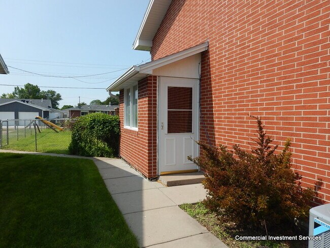 Building Photo - 2214 Anna Ave