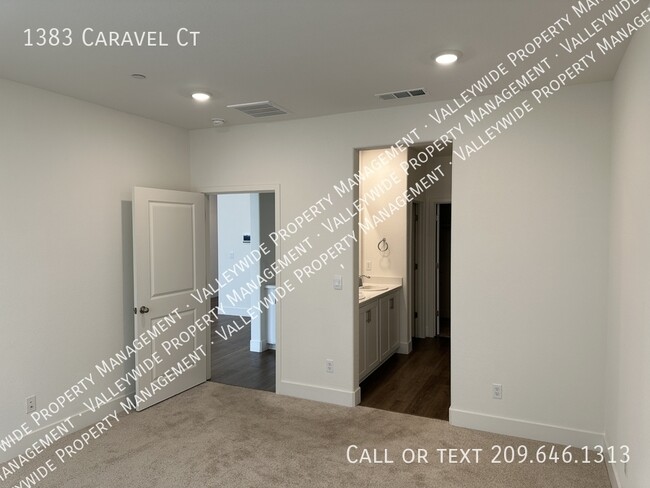 Building Photo - 1383 Caravel Ct