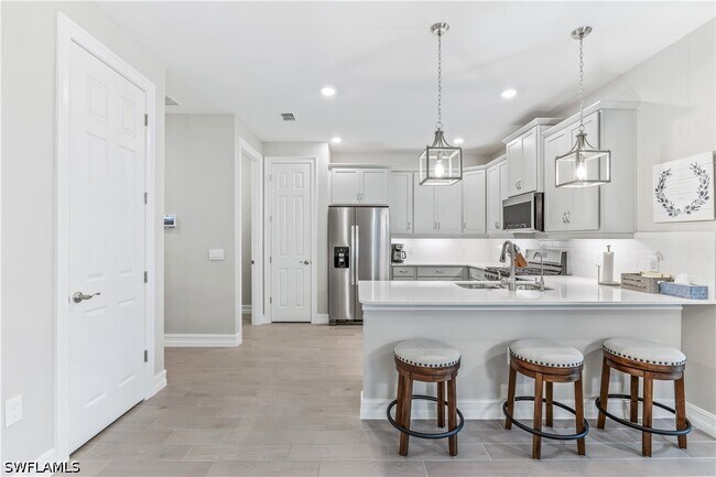 Building Photo - 43645 Sparrow Dr