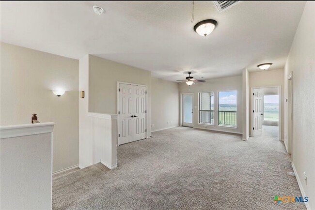 Building Photo - 976 Parkview Dr