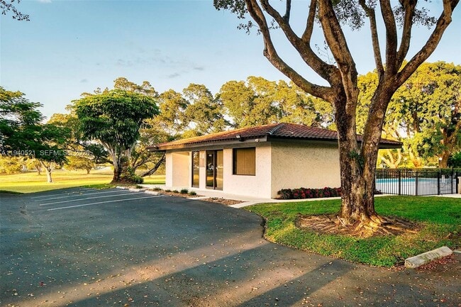 Building Photo - 8898 SW 62nd Terrace