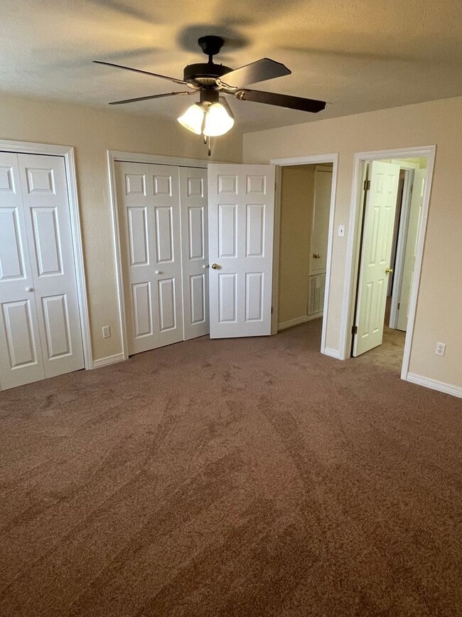 Building Photo - 2BD/1.5BA Unit in Quiet Complex! Both Bedrooms Upstairs w/ Full Bath