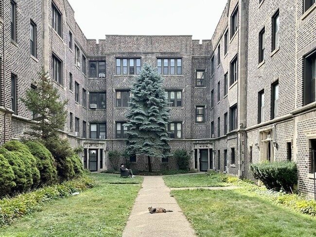 Building Photo - 1323 W Estes Ave
