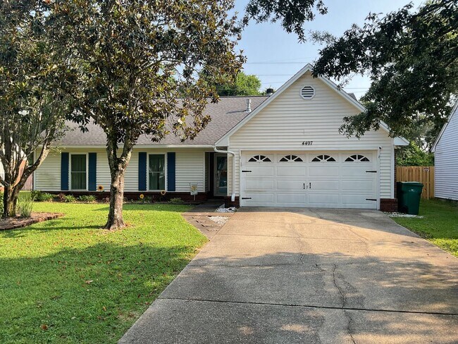 Primary Photo - Spacious & Stylish Home in Bluewater Bay!