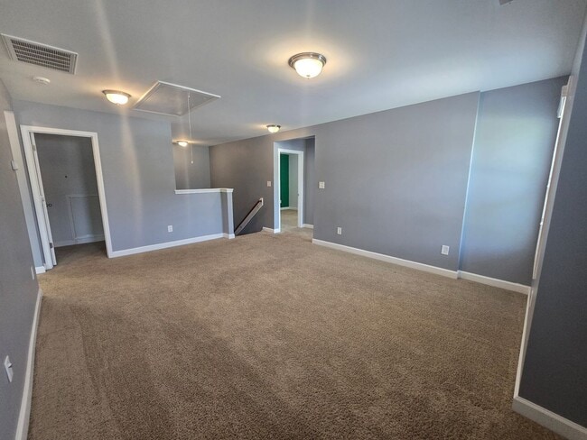 Building Photo - NEW LISTING- 4 bd/ 2.5 ba located MINUTES from Fort Bragg! Quiet Neighborhood!