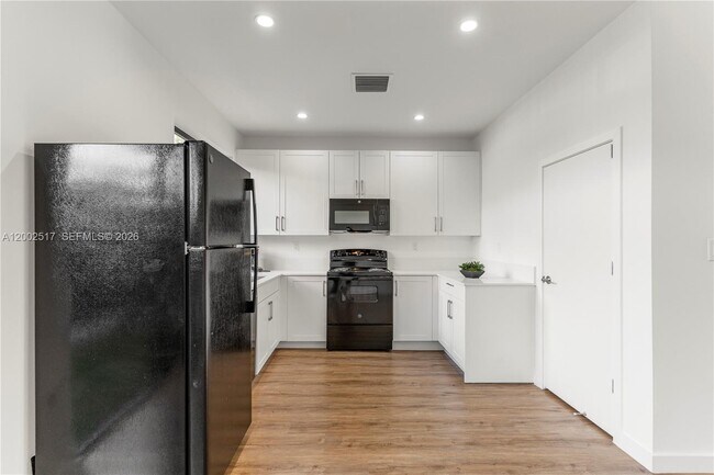 Building Photo - 420 SW 1st St