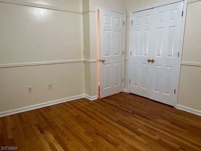 Building Photo - 346 River Dr