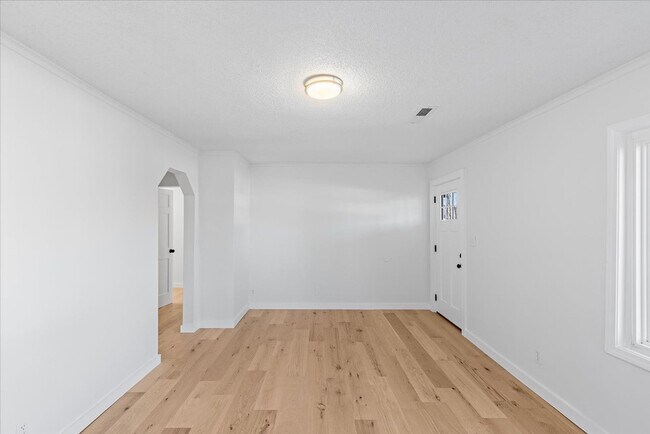 Building Photo - Newly renovated 2bed 2bath for rent!