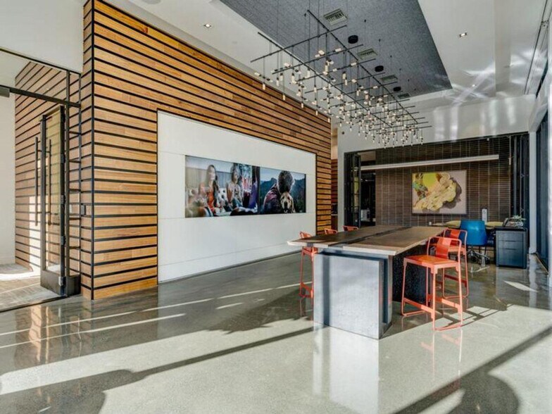 Building Photo - 2241 Latham St