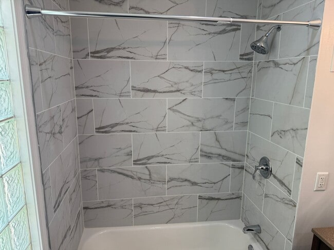 Building Photo - 4 BED, 3 BATH, Fully renovated Single Fami...