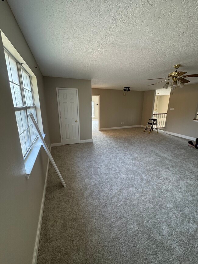 Building Photo - 201 Pebble Springs Ln