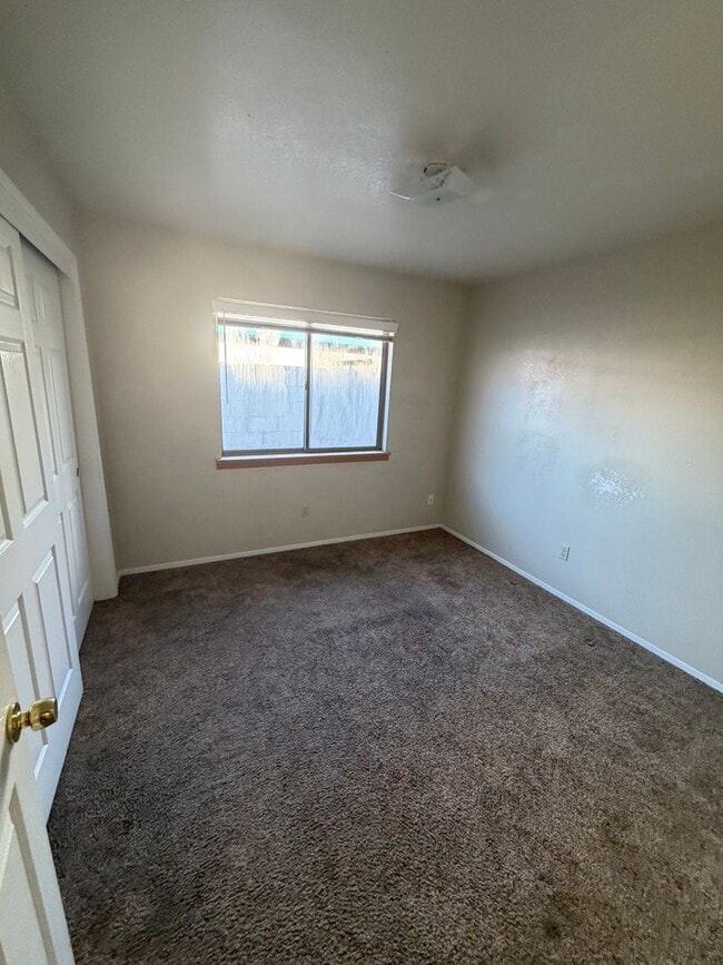 Building Photo - Spacious single family home in McFarland- Schedule your tour now!