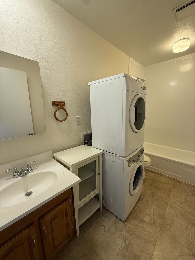 Building Photo - 405-407 E. Simpson Street