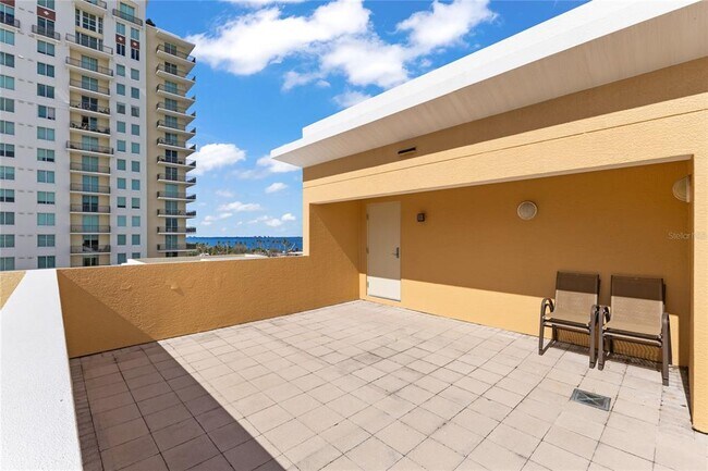 Building Photo - 800 N Tamiami Trl