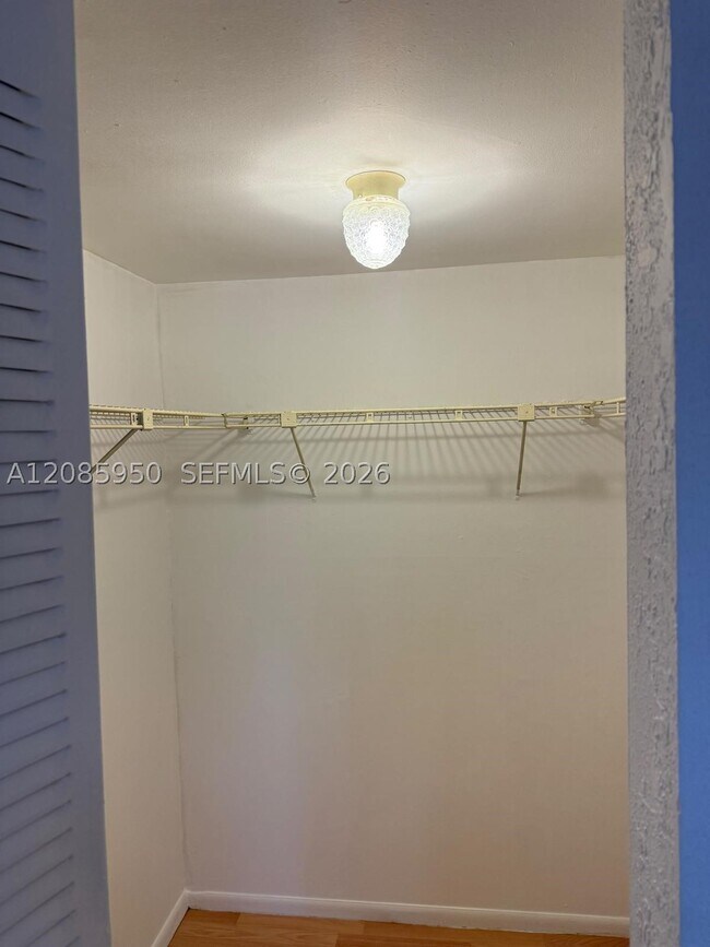 Building Photo - 8040 N Colony Cir