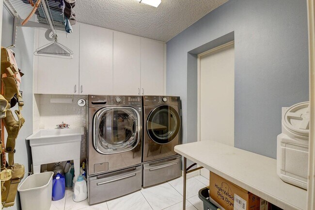 Building Photo - 10341 Buena Ventura Dr