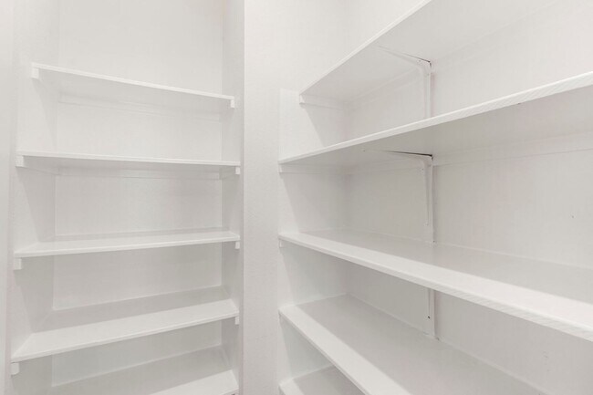 Building Photo - Dripping Springs Charmer