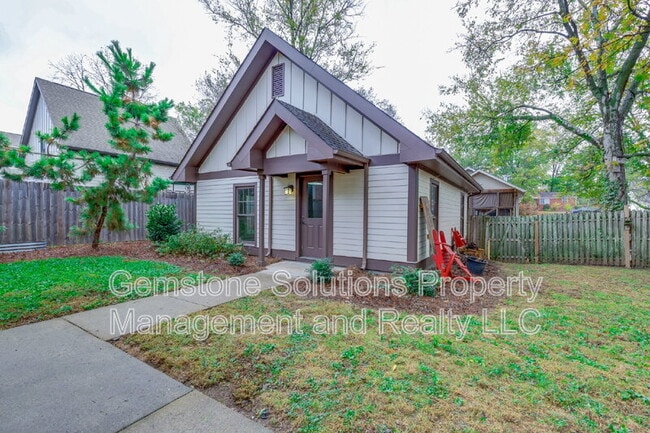 Building Photo - 210 38th Ave N