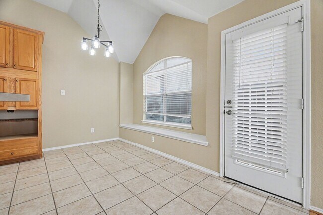 Building Photo - Welcome home to this spacious 3-bedroom, 2-bathroom property offering 2,000 square feet of comfor...